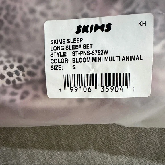 SKIMS Pink Patterned Long-Sleeve Pajama Set - Picture 4 of 4